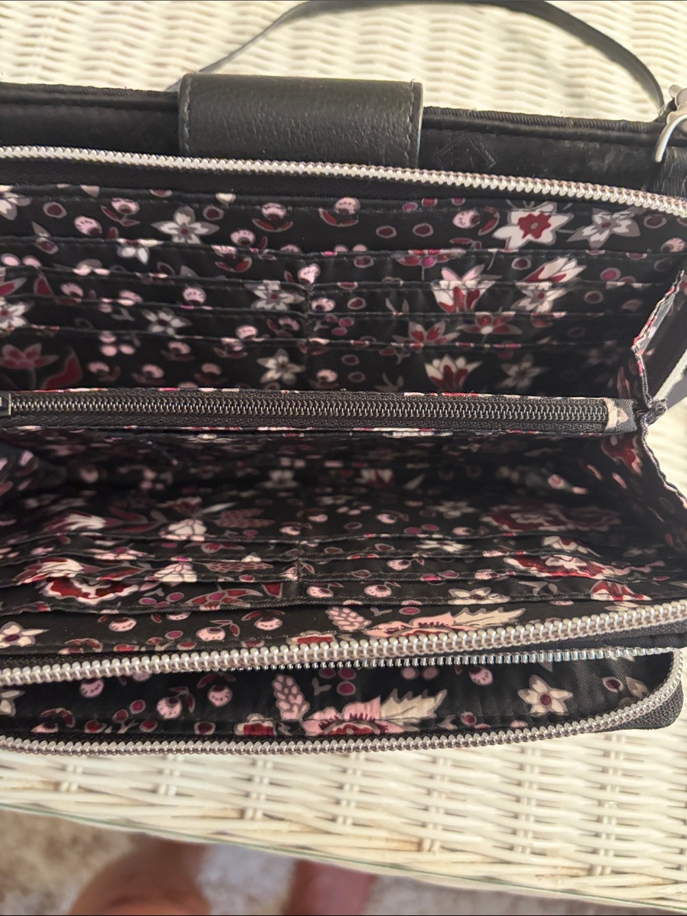 Vera Bradley Black Quilted Crossbody Wallet - Picture 5 of 8